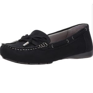 NWOT LifeStride Valor loafer size 6 Wide